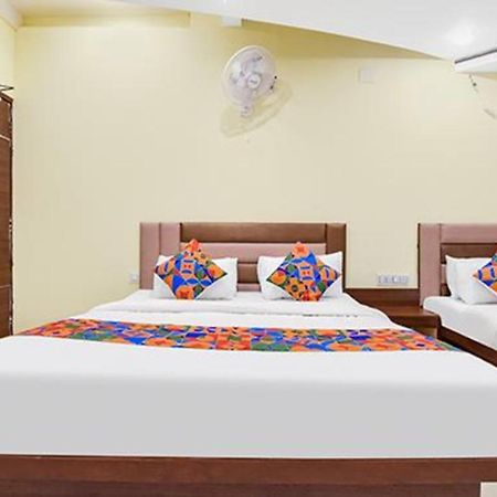 Fabexpress Poonam Palace Ahmedabad Exterior foto