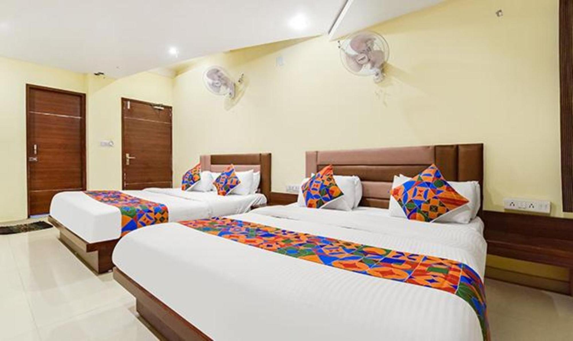 Fabexpress Poonam Palace Ahmedabad Exterior foto