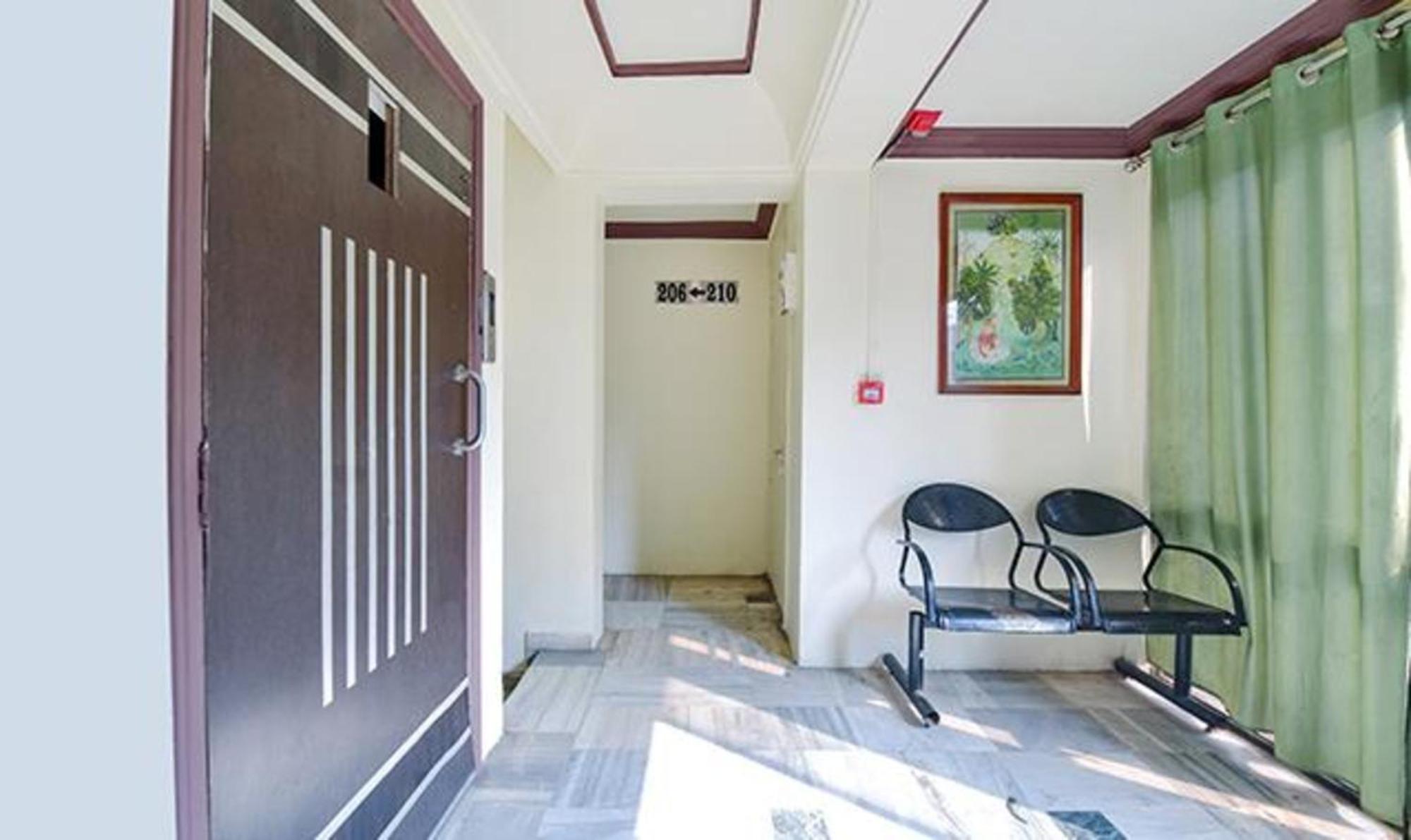 Fabexpress Poonam Palace Ahmedabad Exterior foto