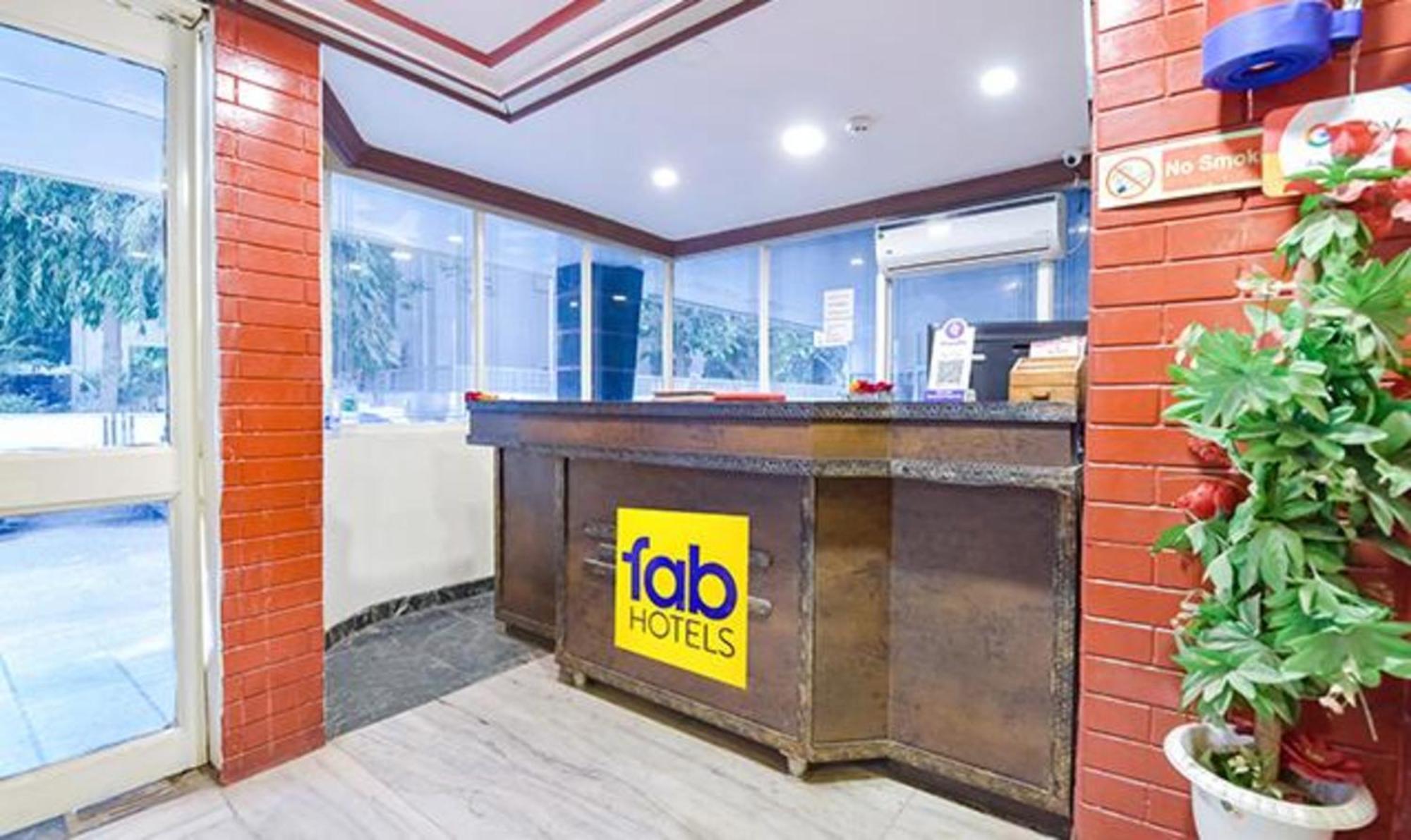 Fabexpress Poonam Palace Ahmedabad Exterior foto